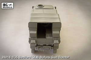IBG Models 35018 - Bedford QLB Bofors Gun Tractor
